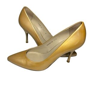 Donald Pliner Gold Leather Made In Spain Heels Sz 7.5